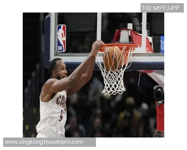 小莫布里半场表现出色7投4中贡献11分4篮板1助攻1盖帽 小莫布里半场表现出色7投4中贡献11分4篮板1助攻1盖帽